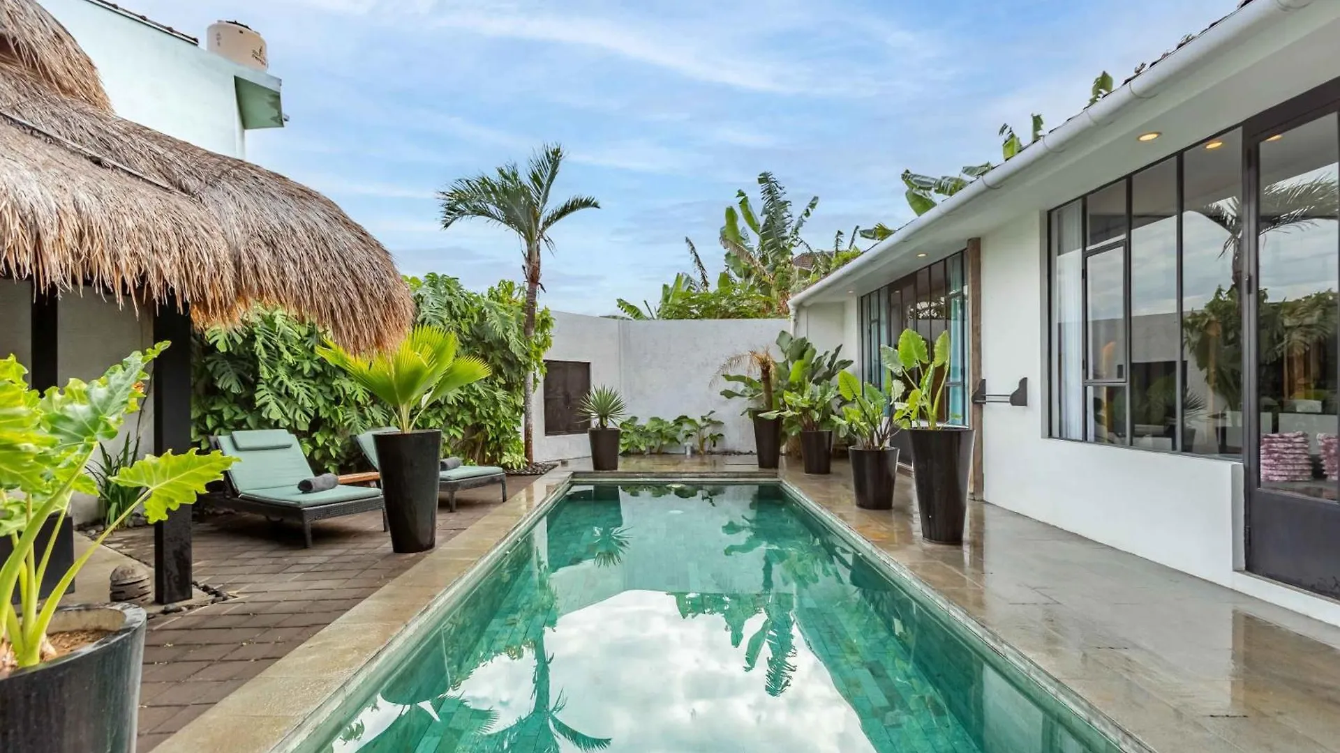 Villa Ruku-Ruku - Modern 1Br Villa With Ac Living Room & Private Pool - French Style Interior Kerobokan  Indonesia