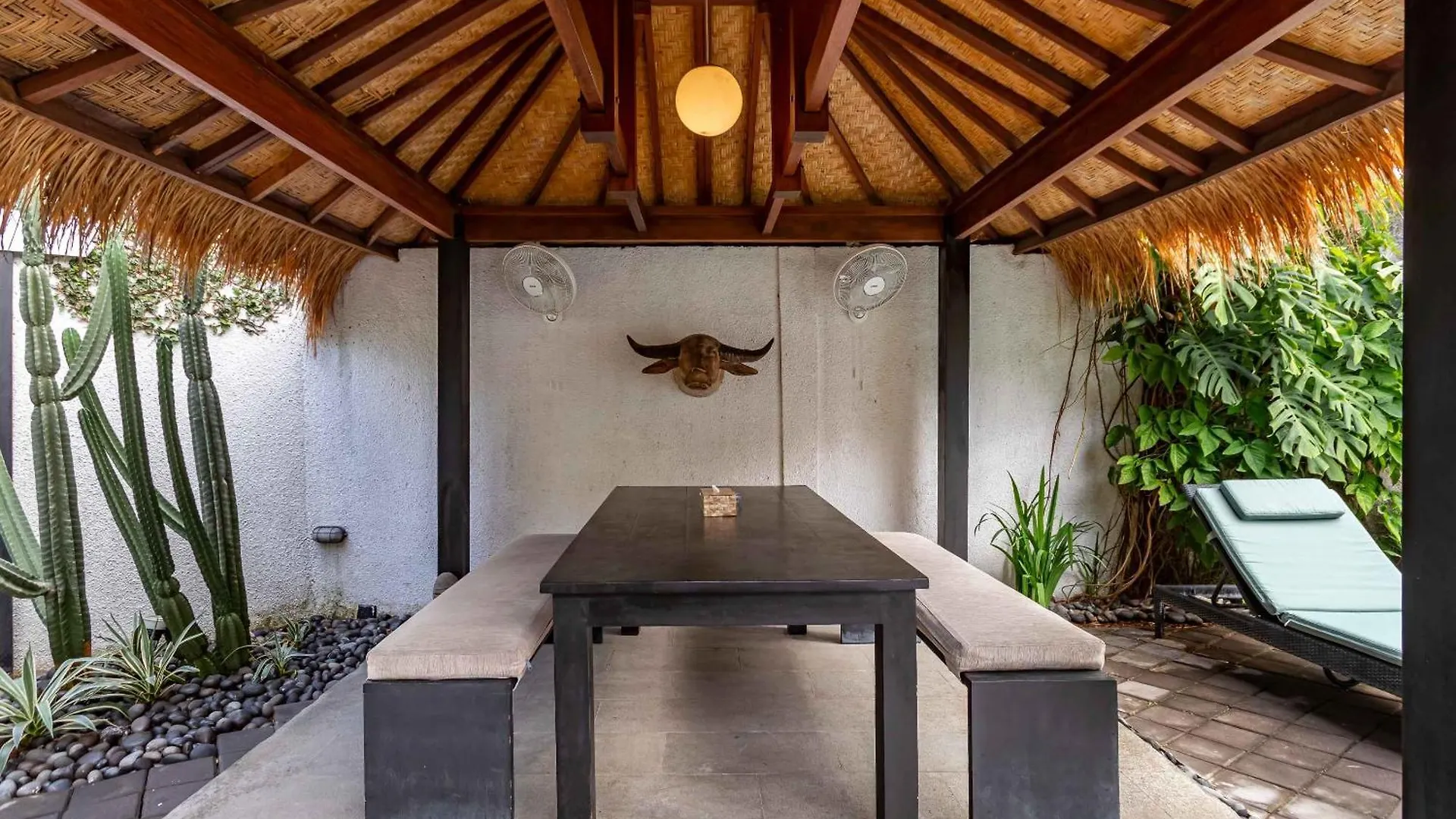 Villa Ruku-Ruku - Modern 1Br Villa With Ac Living Room & Private Pool - French Style Interior Kerobokan