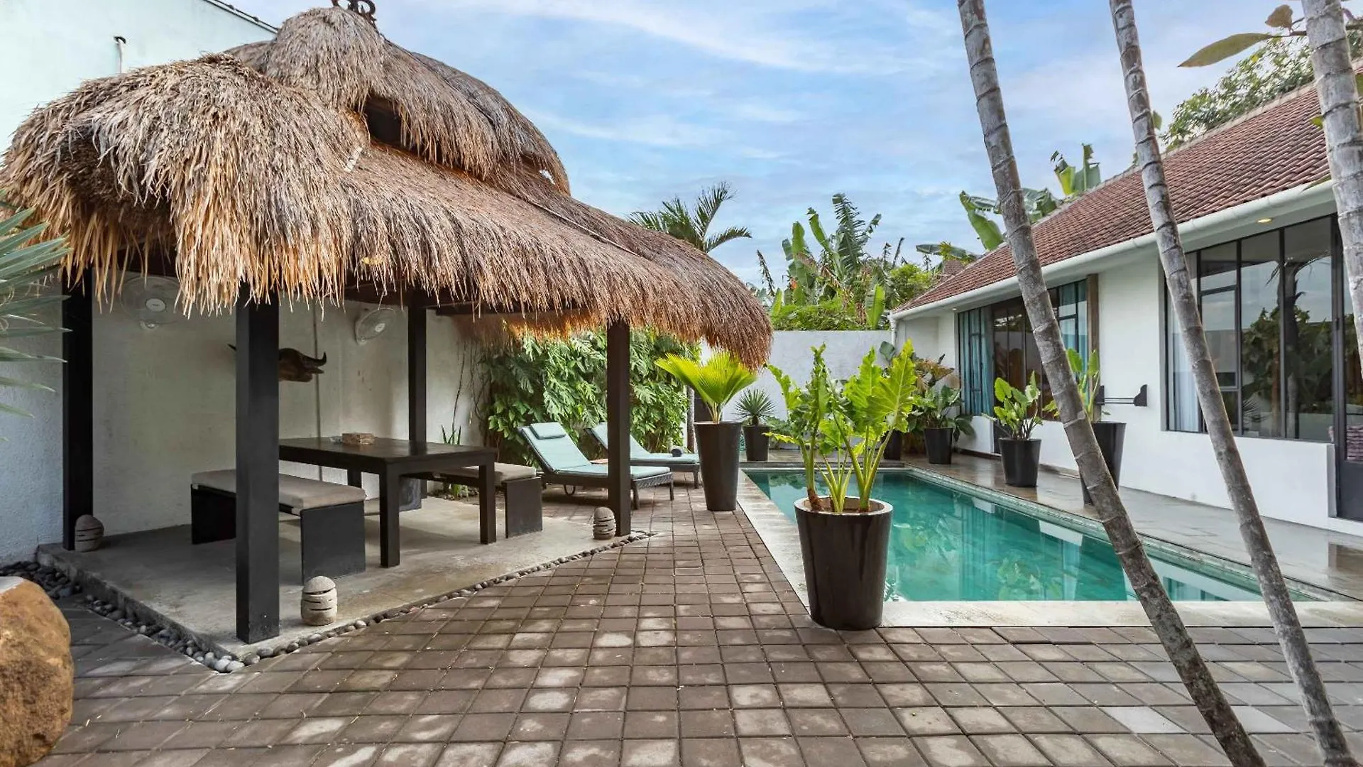 Villa Ruku-Ruku - Modern 1Br Villa With Ac Living Room & Private Pool - French Style Interior Kerobokan