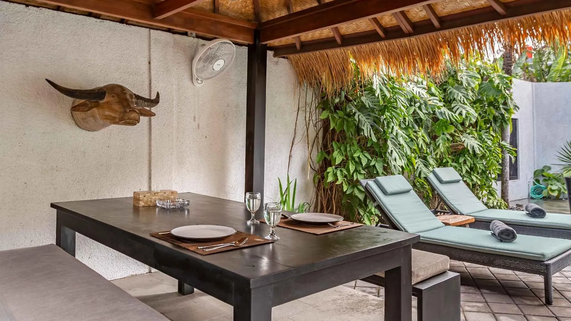 Villa Ruku-Ruku - Modern 1Br Villa With Ac Living Room & Private Pool - French Style Interior Kerobokan