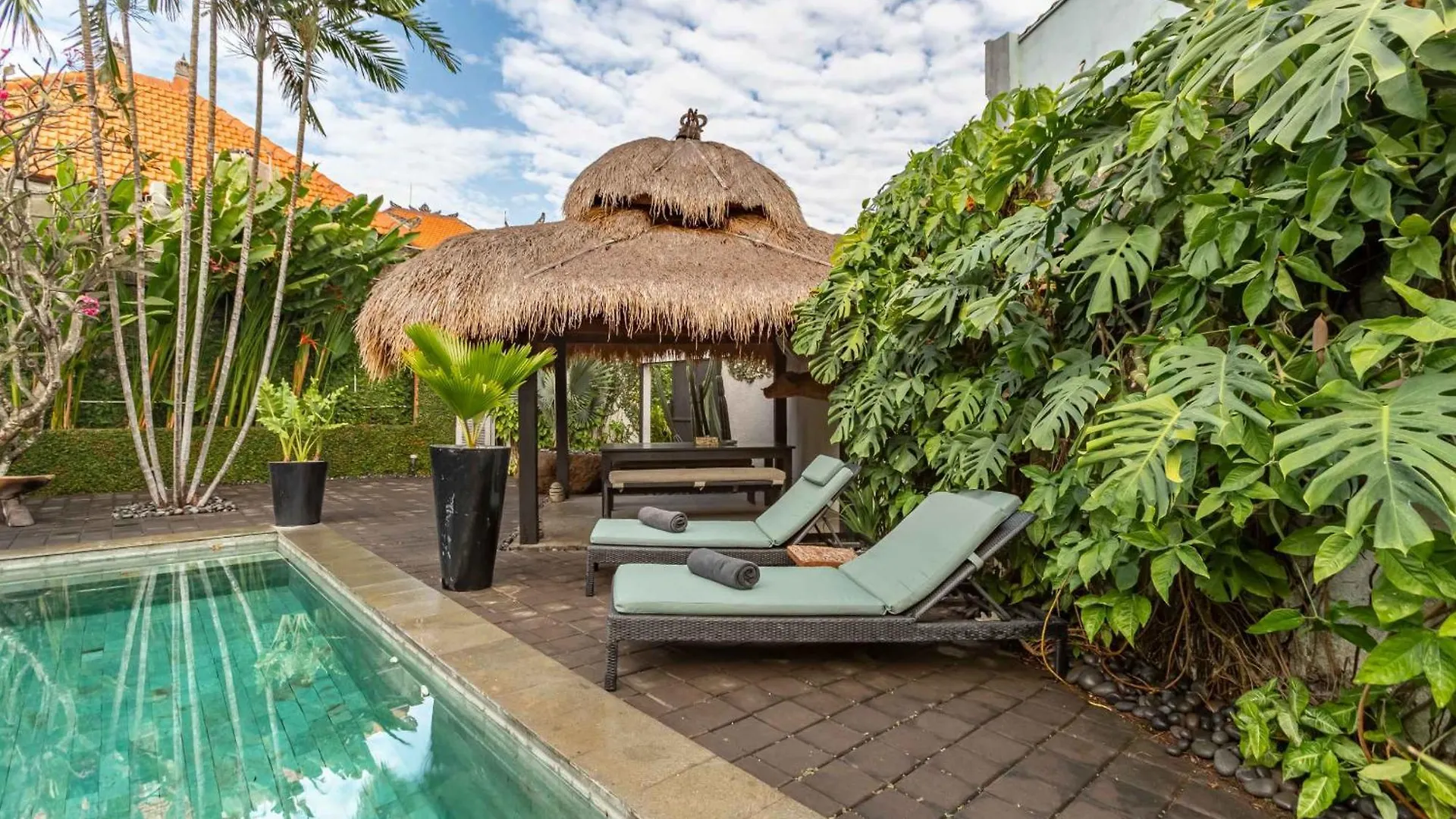Villa Ruku-Ruku - Modern 1Br Villa With Ac Living Room & Private Pool - French Style Interior Kerobokan