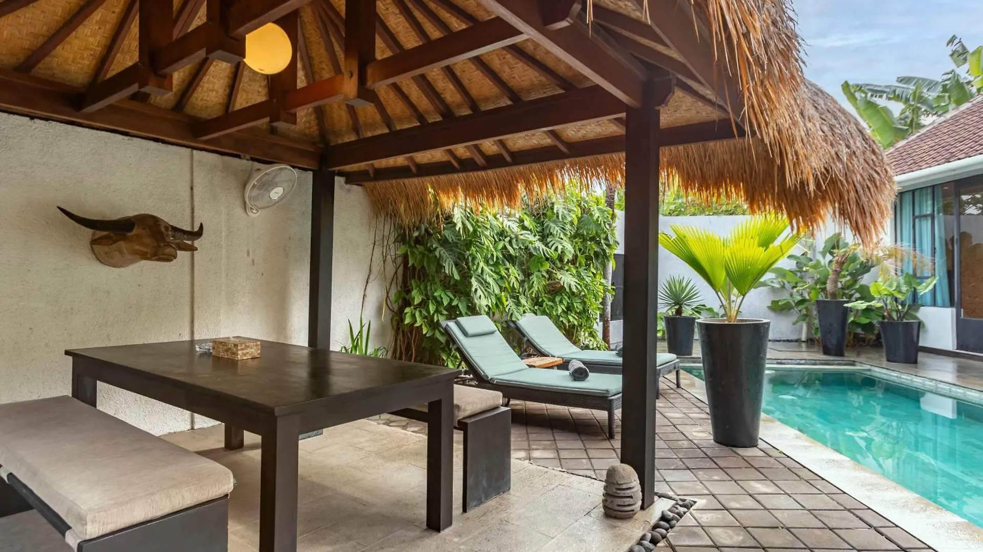 Villa Ruku-Ruku - Modern 1Br Villa With Ac Living Room & Private Pool - French Style Interior Kerobokan